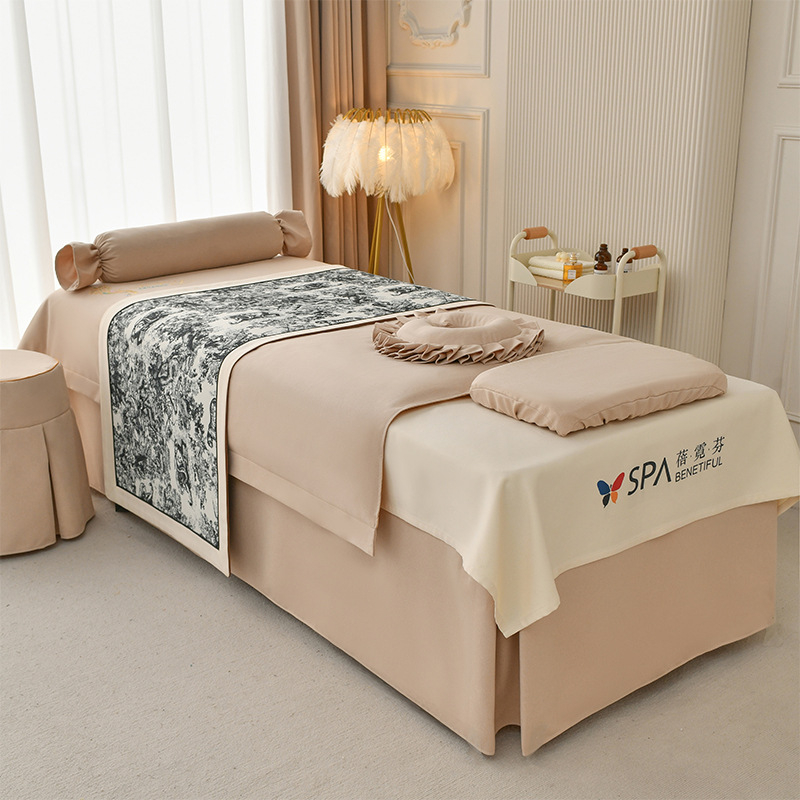 Prekrivka za krevet, set od četiri dijela, mješavina poliestera i pamuka, vez i satenska tkanina, reaktivno tiskanje i bojenje