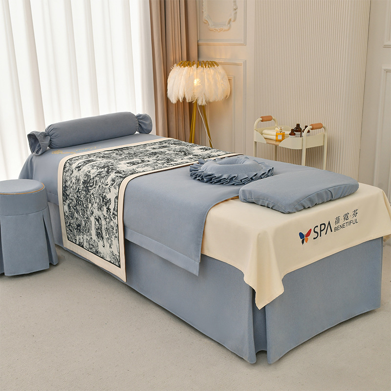 Prekrivka za krevet, set od četiri dijela, mješavina poliestera i pamuka, vez i satenska tkanina, reaktivno tiskanje i bojenje