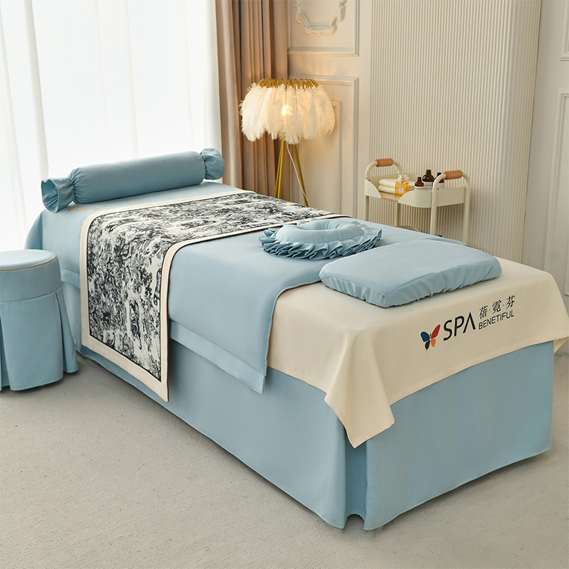 Prekrivka za krevet, set od četiri dijela, mješavina poliestera i pamuka, vez i satenska tkanina, reaktivno tiskanje i bojenje