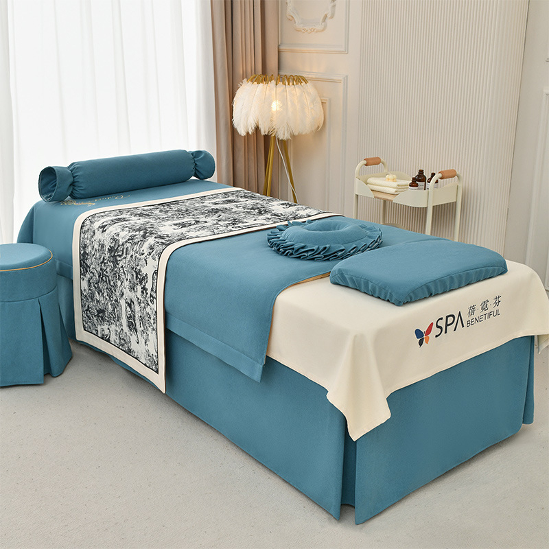 Prekrivka za krevet, set od četiri dijela, mješavina poliestera i pamuka, vez i satenska tkanina, reaktivno tiskanje i bojenje