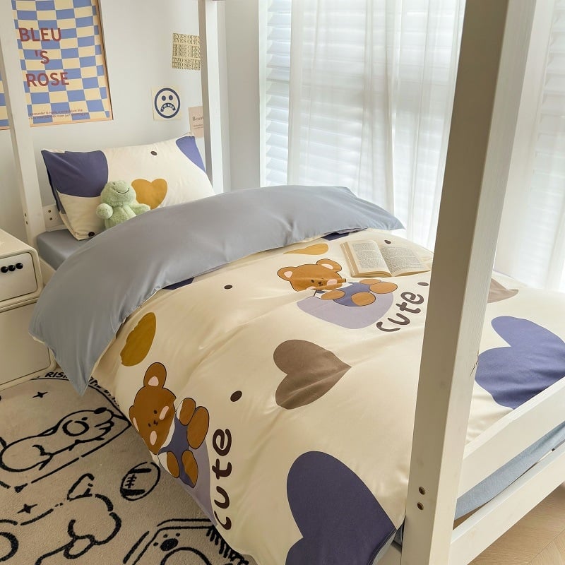 Studentų bendrabutyje patalynės komplektas: trijų dalių, animacinio atspaudo, reagavimo dažymas, paprastas audinys, svoris 1 kg