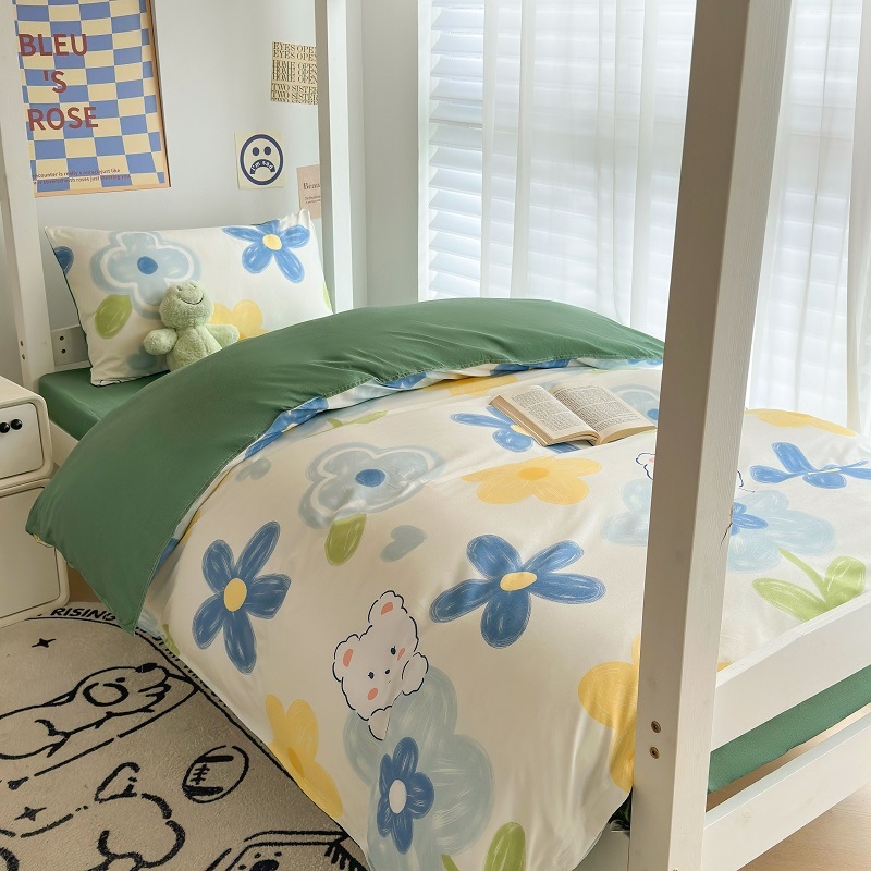 Studentų bendrabutyje patalynės komplektas: trijų dalių, animacinio atspaudo, reagavimo dažymas, paprastas audinys, svoris 1 kg