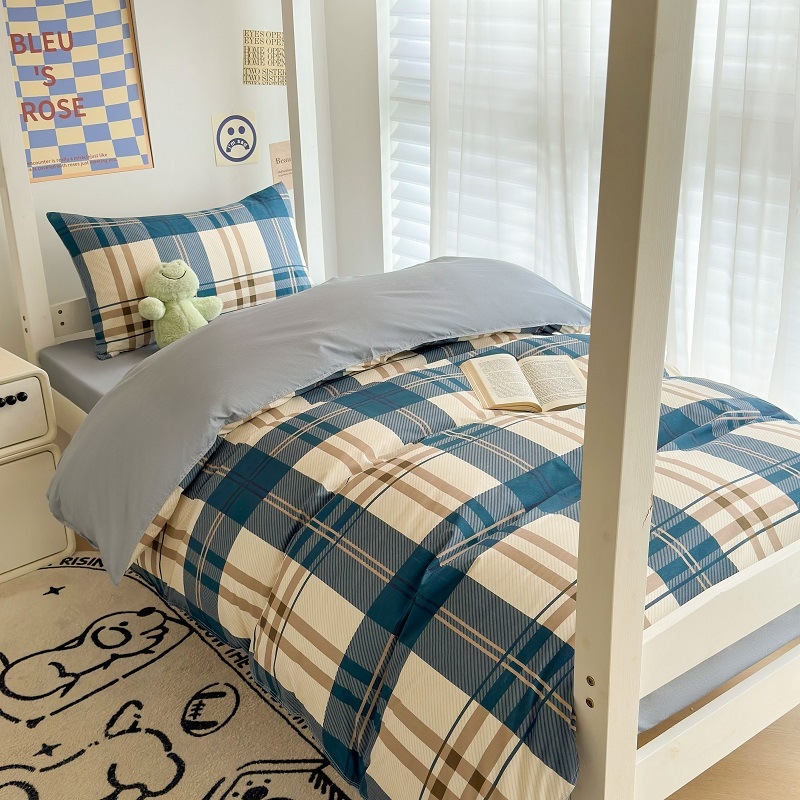 Studentų bendrabutyje patalynės komplektas: trijų dalių, animacinio atspaudo, reagavimo dažymas, paprastas audinys, svoris 1 kg