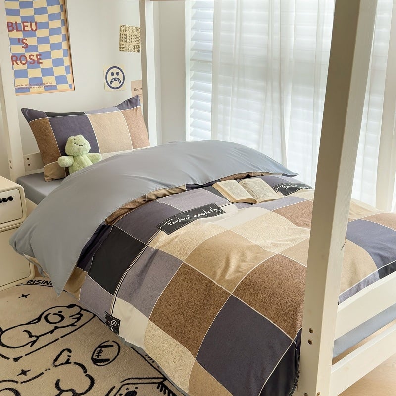 Studentų bendrabutyje patalynės komplektas: trijų dalių, animacinio atspaudo, reagavimo dažymas, paprastas audinys, svoris 1 kg