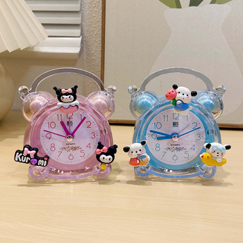 Íróasztali óra éjjeli fény funkcióval — Gyerekeknek szóló rajzfilm dizájn, műanyag tok és számlap, külső tápegység