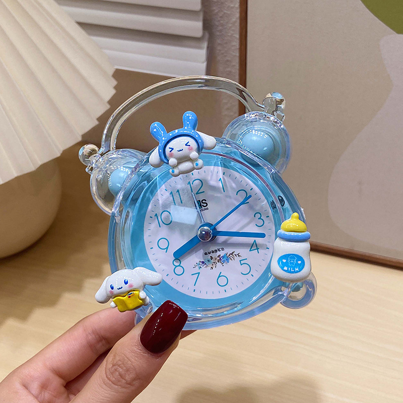 Íróasztali óra éjjeli fény funkcióval — Gyerekeknek szóló rajzfilm dizájn, műanyag tok és számlap, külső tápegység