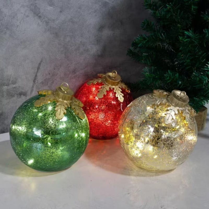 Кардинал лампа — пластмасова украса със стил карикатура за коледна декорация