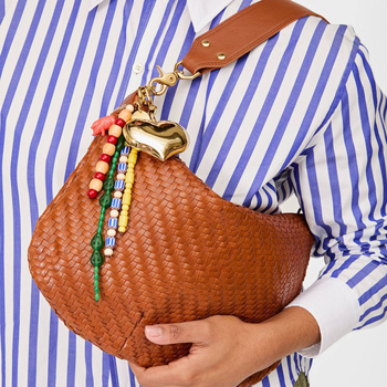 Nothing koti ripats sulamist — kevad 2025, tänavakunsti stiil, ühevärviline muster