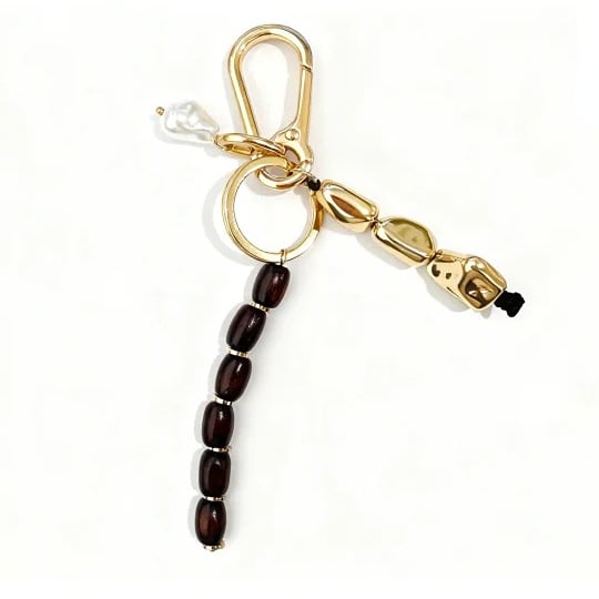 Nothing koti ripats sulamist — kevad 2025, tänavakunsti stiil, ühevärviline muster