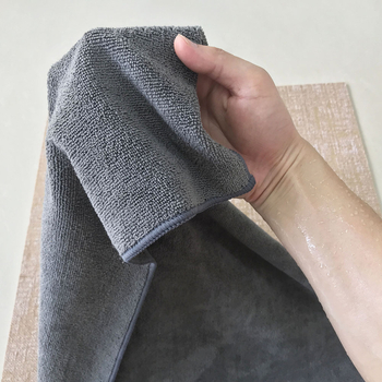 Joga kilimėlio rankšluostis – neslidus, sugeria prakaitą, greitai džiūsta, galima skalbti mašinoje