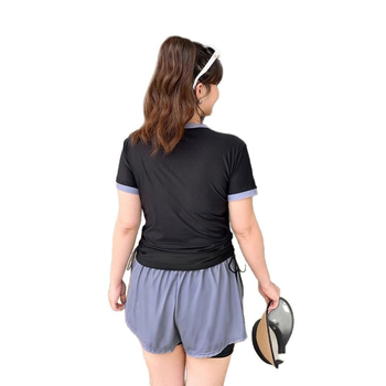 Moterų sportinis maudymosi kostiumėlis su aukštu liemeniu, krūtinės pagalvėlė, Milk Silk audinys, 95% poliesteris, pamušalas 5% spandeksas, trumpomis rankovėmis, vienalytis konservatyvus stilius