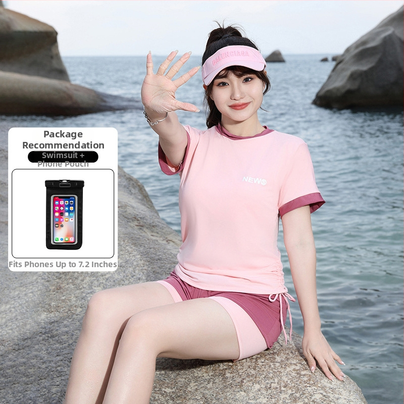 Moterų sportinis maudymosi kostiumėlis su aukštu liemeniu, krūtinės pagalvėlė, Milk Silk audinys, 95% poliesteris, pamušalas 5% spandeksas, trumpomis rankovėmis, vienalytis konservatyvus stilius