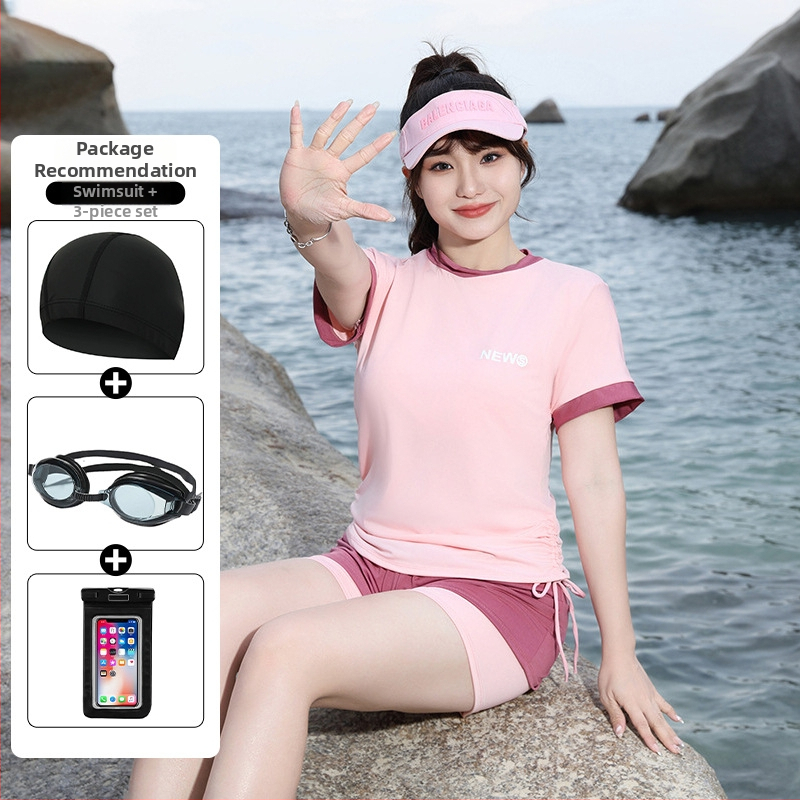 Moterų sportinis maudymosi kostiumėlis su aukštu liemeniu, krūtinės pagalvėlė, Milk Silk audinys, 95% poliesteris, pamušalas 5% spandeksas, trumpomis rankovėmis, vienalytis konservatyvus stilius