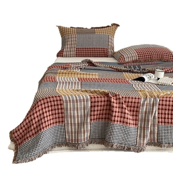 Kolmepalgel puuvillane komplekt: nelja kihtidega marli tekk tutsidega, reisikõrs ja padjapüür — 100% puuvill, reaktiivne trükk ja värvimine, maastik muster, kaal 1,1–1,5 kg