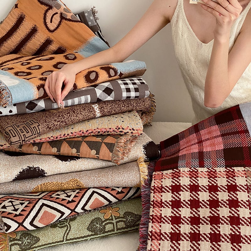 Kolmepalgel puuvillane komplekt: nelja kihtidega marli tekk tutsidega, reisikõrs ja padjapüür — 100% puuvill, reaktiivne trükk ja värvimine, maastik muster, kaal 1,1–1,5 kg