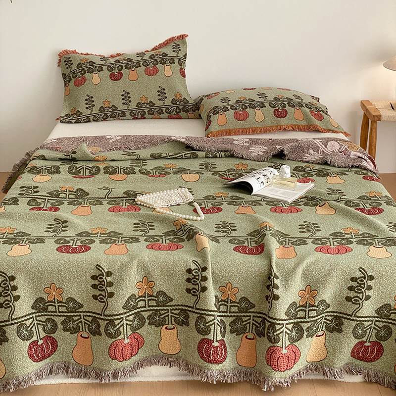 Kolmepalgel puuvillane komplekt: nelja kihtidega marli tekk tutsidega, reisikõrs ja padjapüür — 100% puuvill, reaktiivne trükk ja värvimine, maastik muster, kaal 1,1–1,5 kg