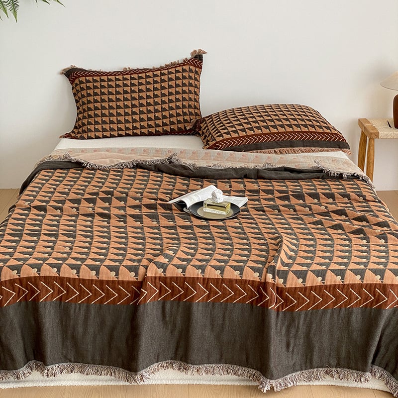 Kolmepalgel puuvillane komplekt: nelja kihtidega marli tekk tutsidega, reisikõrs ja padjapüür — 100% puuvill, reaktiivne trükk ja värvimine, maastik muster, kaal 1,1–1,5 kg