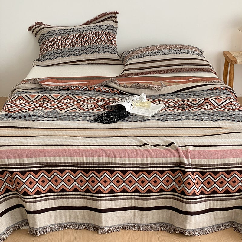 Kolmepalgel puuvillane komplekt: nelja kihtidega marli tekk tutsidega, reisikõrs ja padjapüür — 100% puuvill, reaktiivne trükk ja värvimine, maastik muster, kaal 1,1–1,5 kg