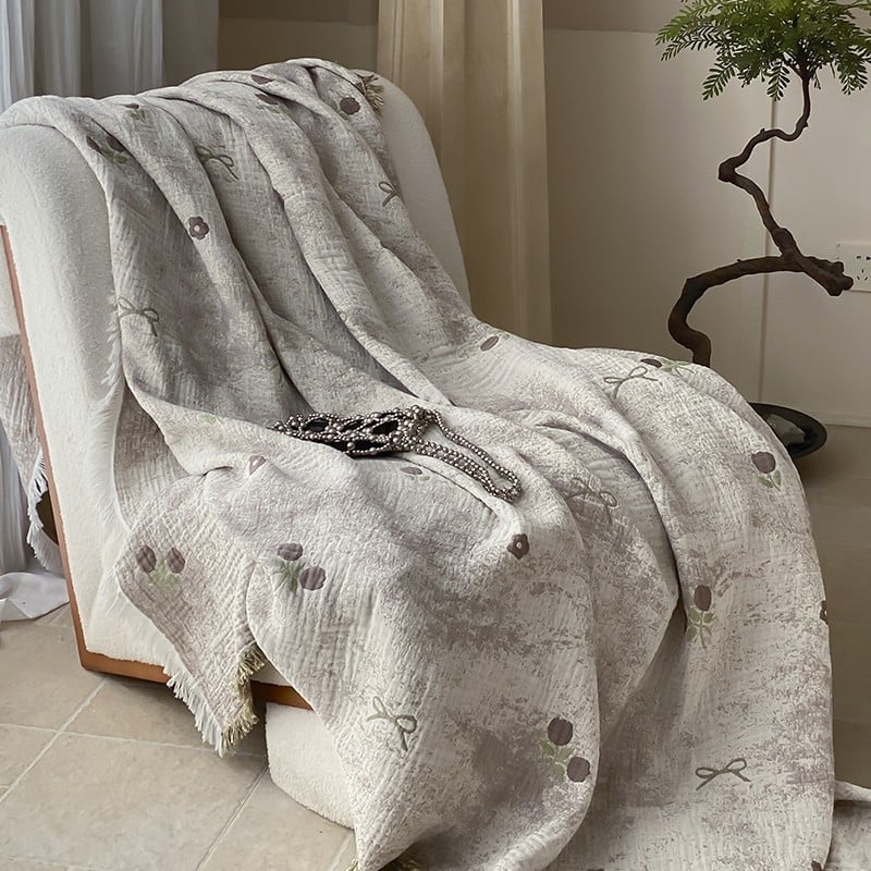 Kolmepalgel puuvillane komplekt: nelja kihtidega marli tekk tutsidega, reisikõrs ja padjapüür — 100% puuvill, reaktiivne trükk ja värvimine, maastik muster, kaal 1,1–1,5 kg