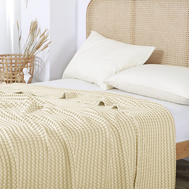 Skandináv stílusú kanapé pléd, waffle kötésű, 50% bambuszrost + 50% pamut, kevesebb mint 300 g, minden évszakra alkalmas.