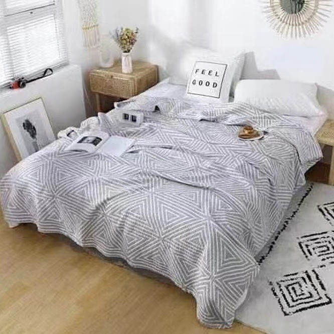 Kolm kihti marli-pleed, 99% puuvill, reaktiivne värvimine, geomeetriline muster, kaal 1,05–1,50 kg, kevad–sügis