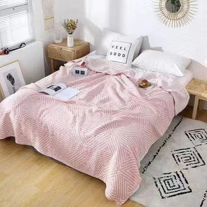 Kolm kihti marli-pleed, 99% puuvill, reaktiivne värvimine, geomeetriline muster, kaal 1,05–1,50 kg, kevad–sügis