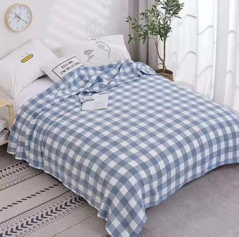 Kolm kihti marli-pleed, 99% puuvill, reaktiivne värvimine, geomeetriline muster, kaal 1,05–1,50 kg, kevad–sügis