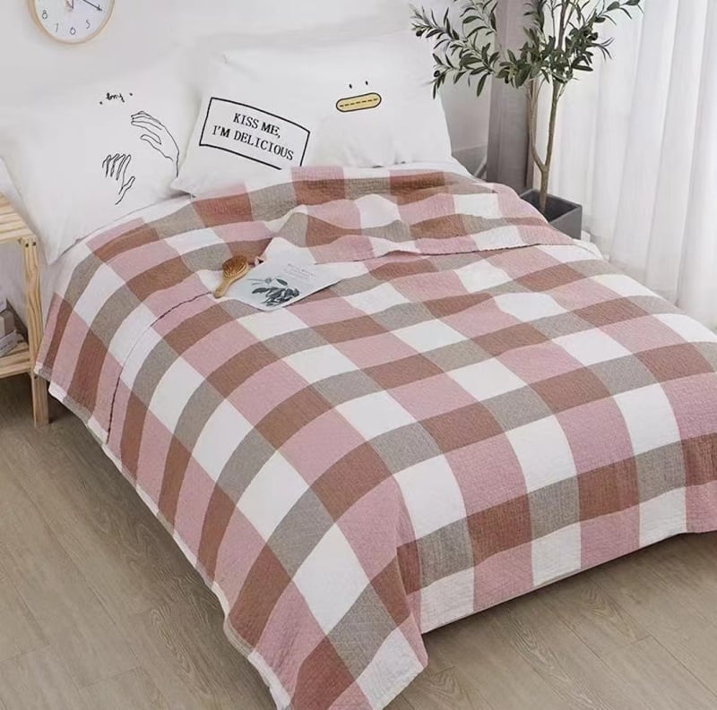 Kolm kihti marli-pleed, 99% puuvill, reaktiivne värvimine, geomeetriline muster, kaal 1,05–1,50 kg, kevad–sügis