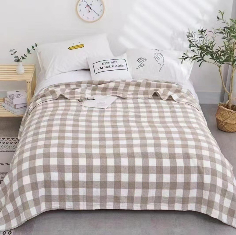 Kolm kihti marli-pleed, 99% puuvill, reaktiivne värvimine, geomeetriline muster, kaal 1,05–1,50 kg, kevad–sügis