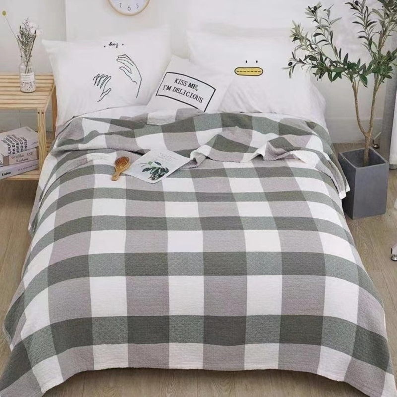 Kolm kihti marli-pleed, 99% puuvill, reaktiivne värvimine, geomeetriline muster, kaal 1,05–1,50 kg, kevad–sügis