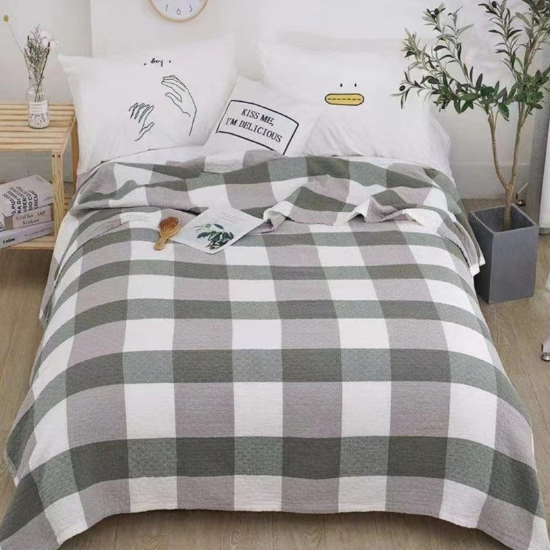 Kolm kihti marli-pleed, 99% puuvill, reaktiivne värvimine, geomeetriline muster, kaal 1,05–1,50 kg, kevad–sügis