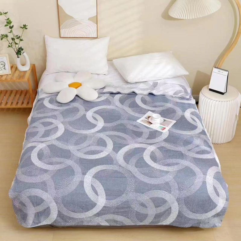 Kolm kihti marli-pleed, 99% puuvill, reaktiivne värvimine, geomeetriline muster, kaal 1,05–1,50 kg, kevad–sügis