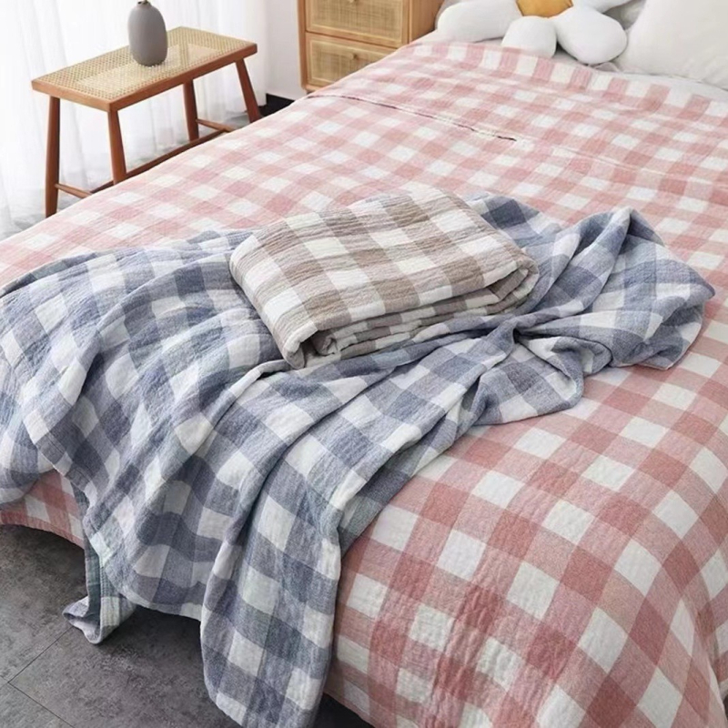 Kolm kihti marli-pleed, 99% puuvill, reaktiivne värvimine, geomeetriline muster, kaal 1,05–1,50 kg, kevad–sügis