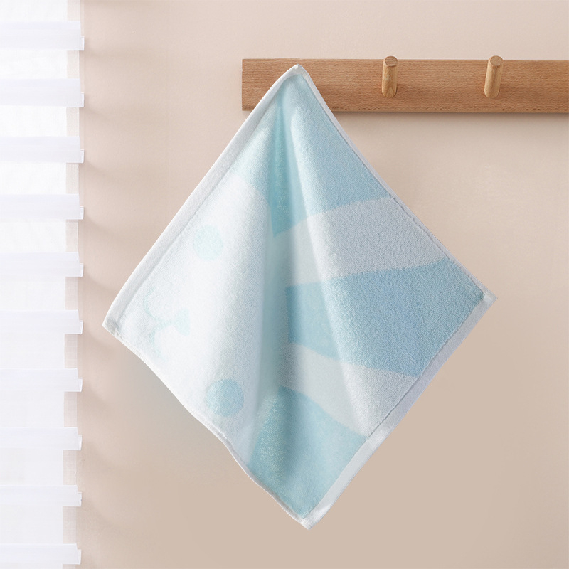 Medvilnės Jacquard kvadratinis rankšluostis, absorbcija 21–25 s, svoris 45 g, pritaikymas galimas