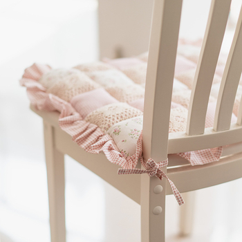 Koreai stílusú székpárna virágos mintával, pántokkal