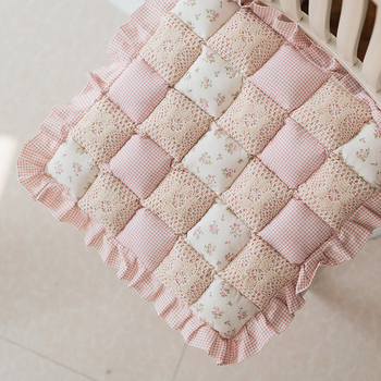 Koreai stílusú székpárna virágos mintával, pántokkal