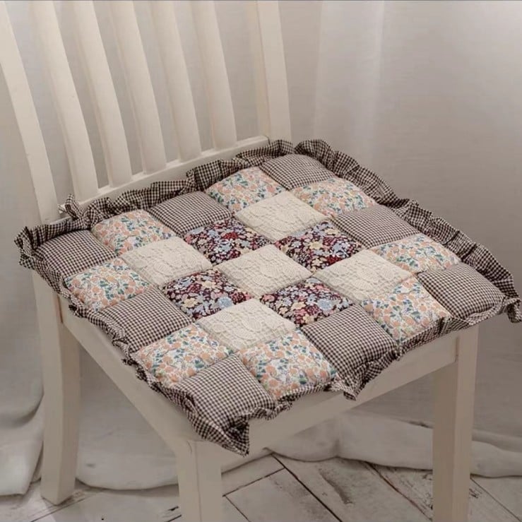 Koreai stílusú székpárna virágos mintával, pántokkal