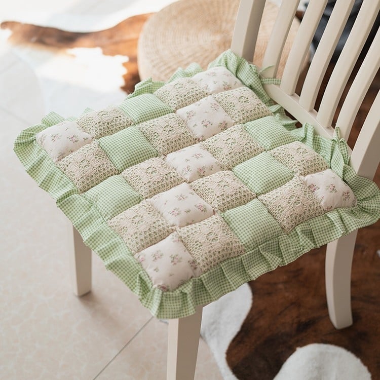 Koreai stílusú székpárna virágos mintával, pántokkal