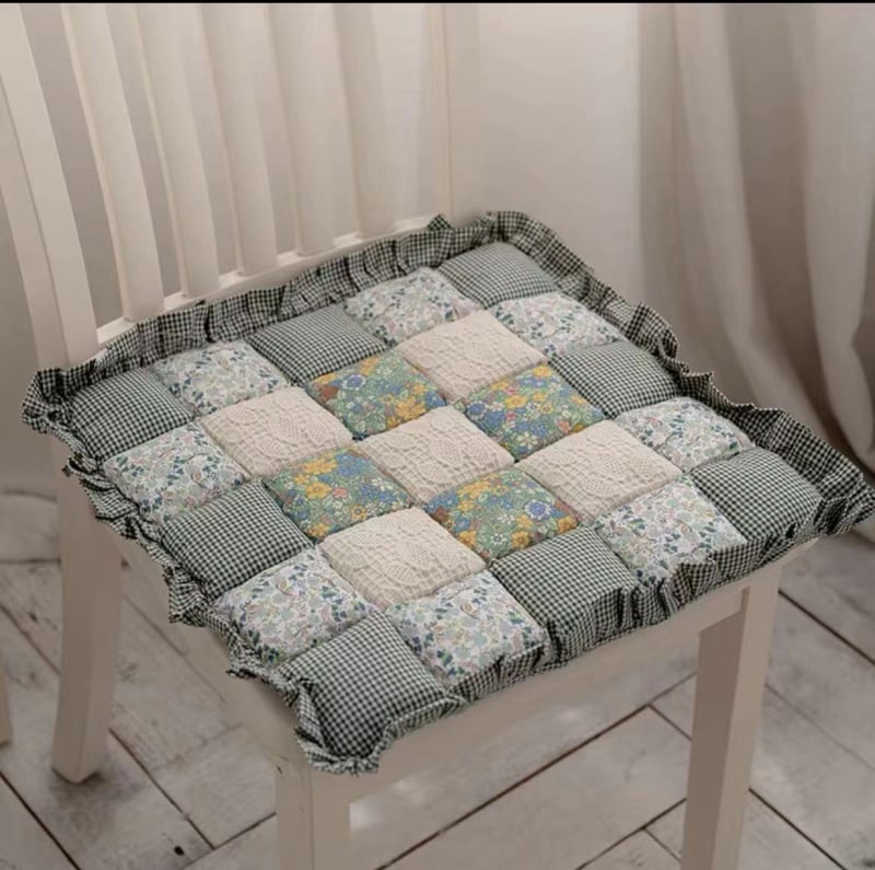 Koreai stílusú székpárna virágos mintával, pántokkal