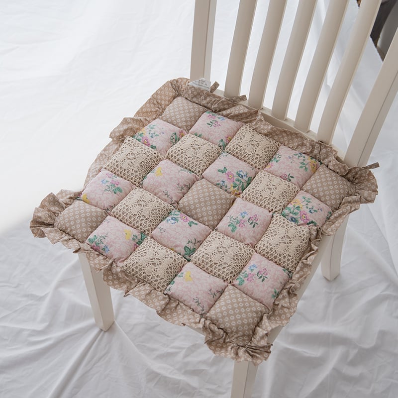 Koreai stílusú székpárna virágos mintával, pántokkal