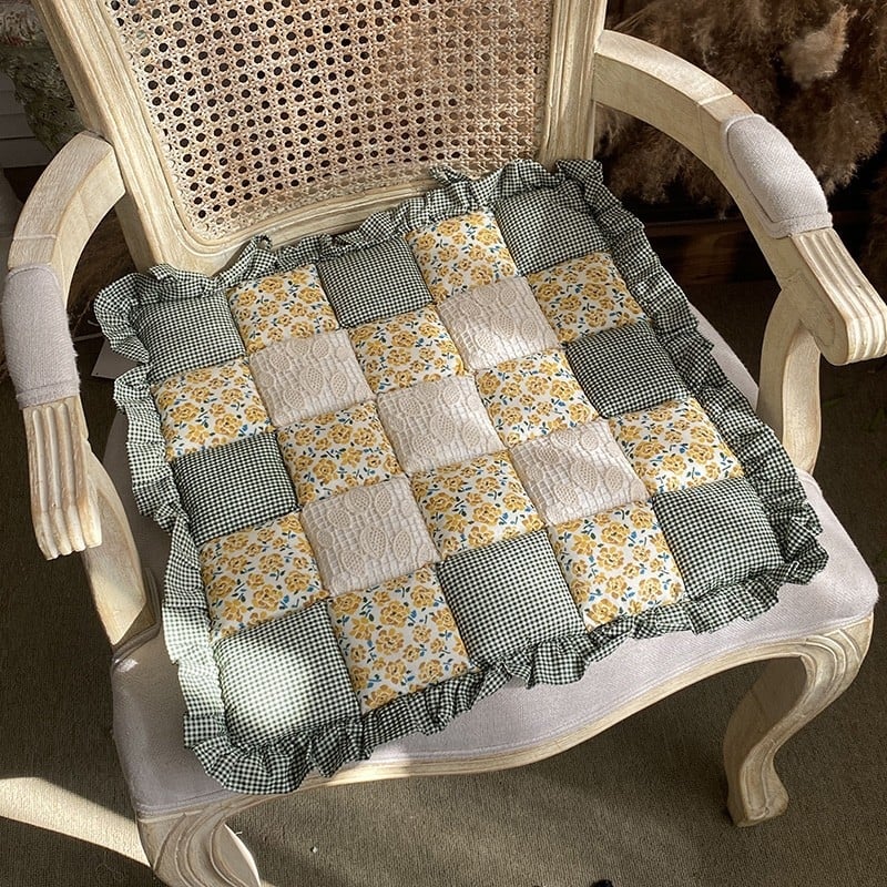 Koreai stílusú székpárna virágos mintával, pántokkal