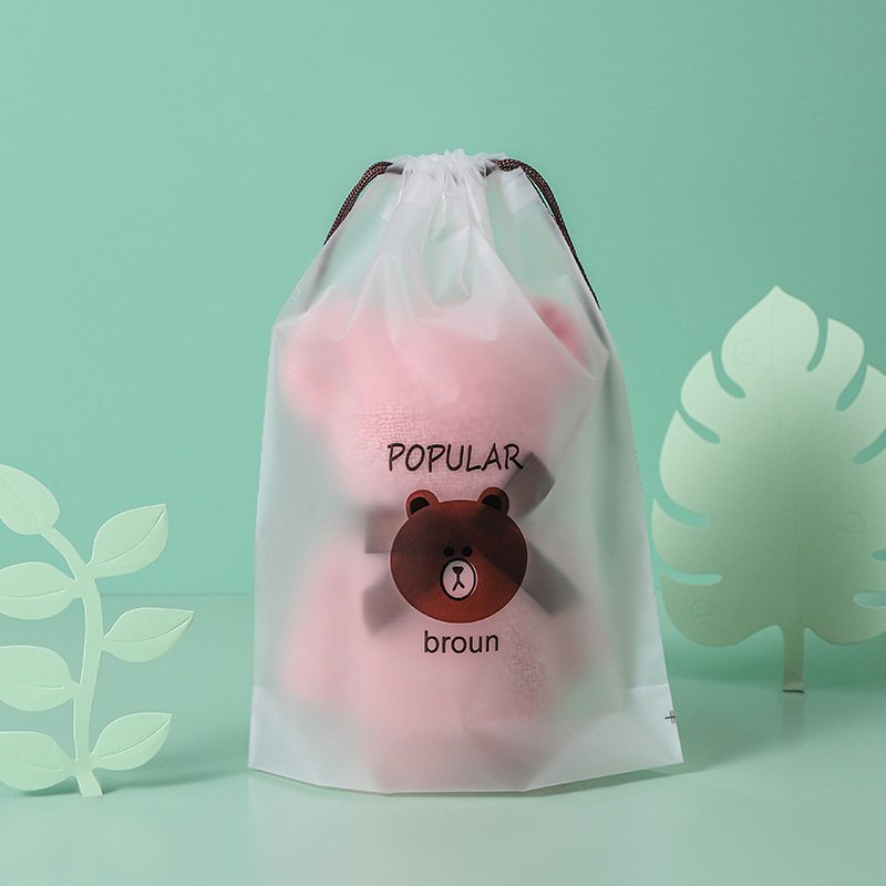 Ručnik s medvjedićem u kutiji za darove; brend Flowers and brocade clusters; 100% pamuk; težina 50–80 g; tip: ručnik za lice/tijelo; šavovi završnog obruba