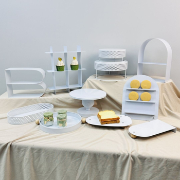 Esküvői és születésnapi desszert kiállító állvány, vas kivitel, egyszerű stílus