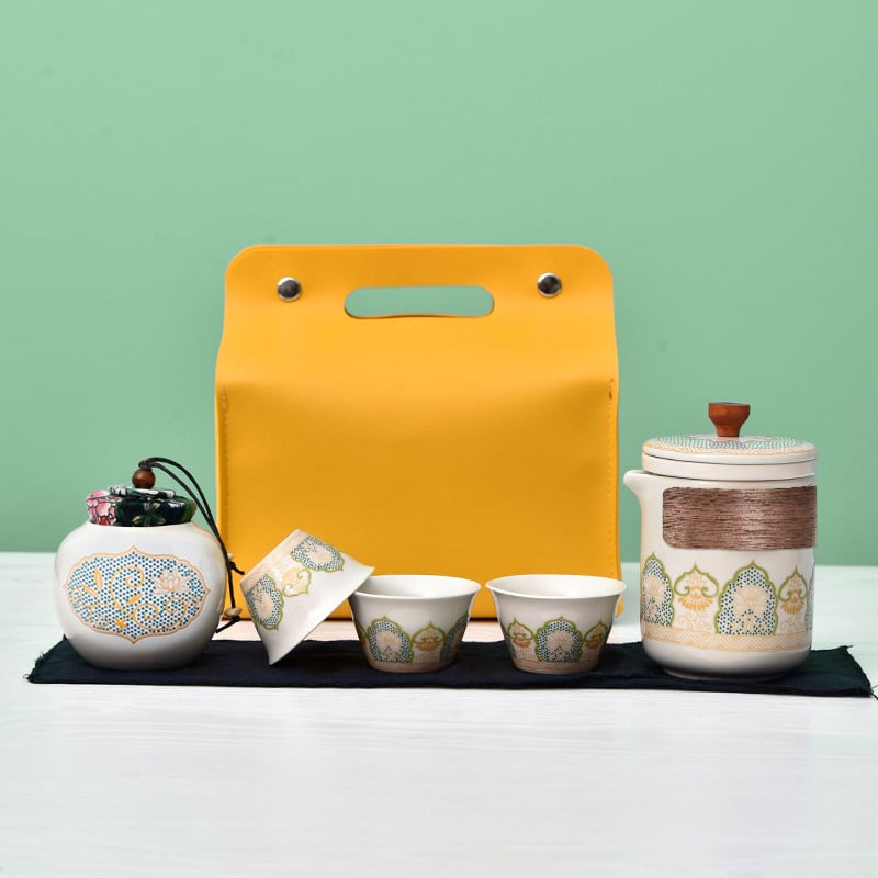 Κεραμικό ταξιδιωτικό σετ τσαγιού με 1 τσαγιέρα και 4 φλυτζάνια, φορητή δερμάτινη θήκη μεταφοράς, περιλαμβάνει δίσκο τσαγιού και δυνατότητα προσαρμογής λογότυπου