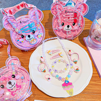 Vaikų plaukų aksesuarų komplektas – rankų darbo; akrilinis; piešiniai su gyvūniais/animaciniais personažais; įskaitant plaukų segtukus, kaklo vėrinį ir auskarus; tinka vaikams nuo 3 iki 10 metų.