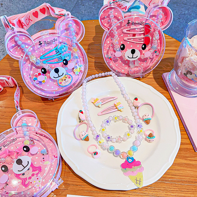 Vaikų plaukų aksesuarų komplektas – rankų darbo; akrilinis; piešiniai su gyvūniais/animaciniais personažais; įskaitant plaukų segtukus, kaklo vėrinį ir auskarus; tinka vaikams nuo 3 iki 10 metų.