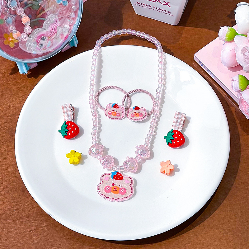 Vaikų plaukų aksesuarų komplektas – rankų darbo; akrilinis; piešiniai su gyvūniais/animaciniais personažais; įskaitant plaukų segtukus, kaklo vėrinį ir auskarus; tinka vaikams nuo 3 iki 10 metų.