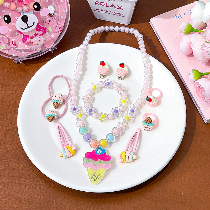 Vaikų plaukų aksesuarų komplektas – rankų darbo; akrilinis; piešiniai su gyvūniais/animaciniais personažais; įskaitant plaukų segtukus, kaklo vėrinį ir auskarus; tinka vaikams nuo 3 iki 10 metų.