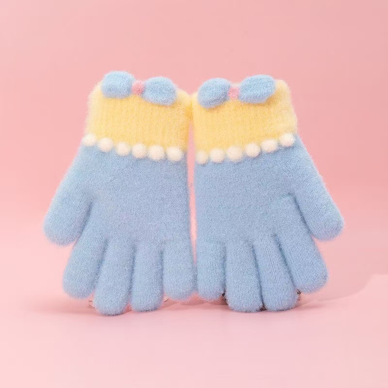 Vaikų žieminės pirštinės mergaitėms — šiltos, su fleece pamušalu, megzti jacquard raštu, princų stilius, penkių pirštų dizainas, elastinis rankogalis, 4–8 m