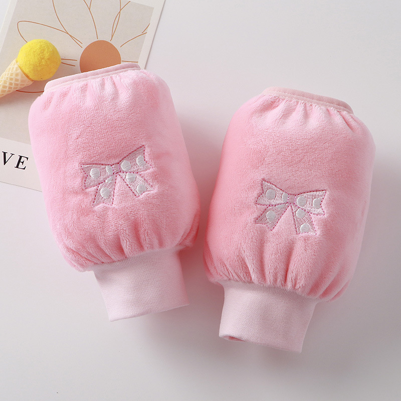 Vaikų rankovinės apsauginės nuo nešvarumų, rudens–žiema, animacinis piešinys, siuvinės, poliesterio pluoštas